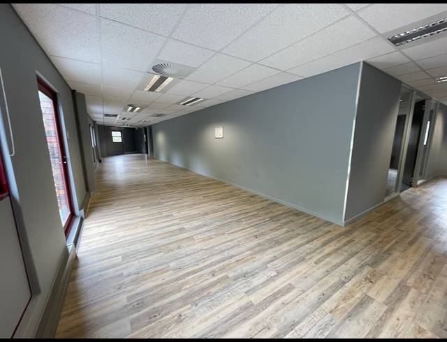 1,103M² OFFICE TO LET IN PARKTOWN